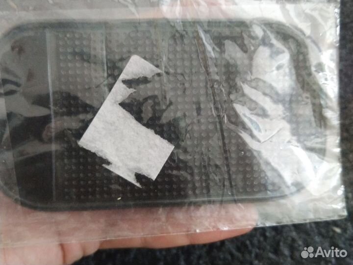 Чтобы телефон не скользил