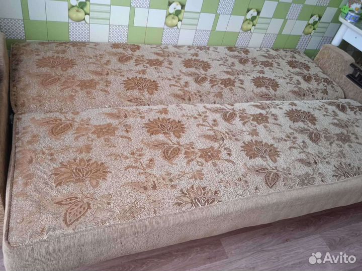 Диван