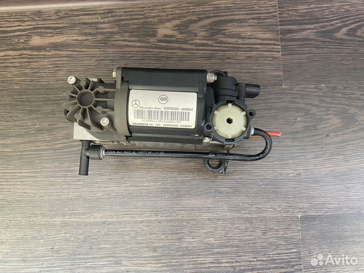 Компрессор пневмоподвески A2203200104