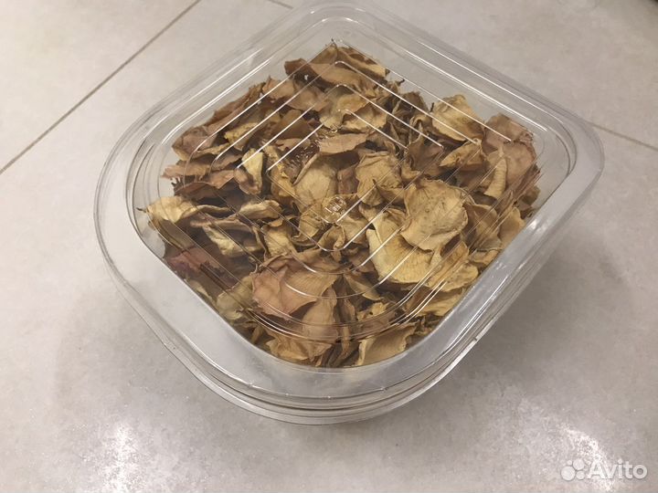 Лепестки роз сухие в контейнере