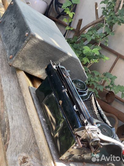 Немецкая печатная машинка Groma model T