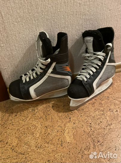 Коньки хоккейные. Размер 38
