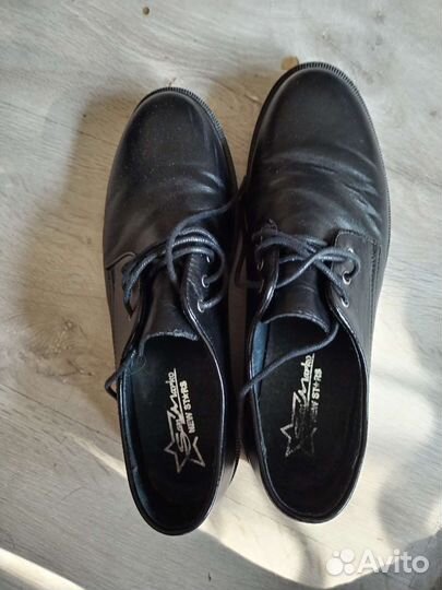 Школьный костюм (7 кл)и кожаные туфли 39 размер