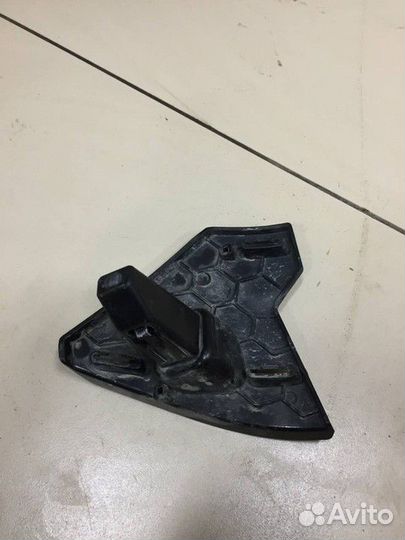 Кронштейн решетки радиатора левый Volkswagen Polo