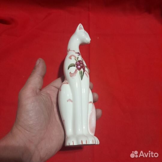 Фарфоровая статуэтка кошка