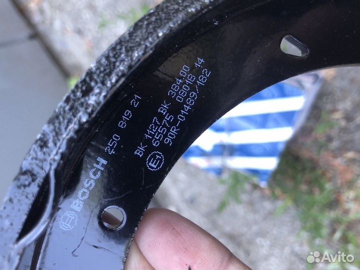 Тормозные колодки задние новые Гранда без абс