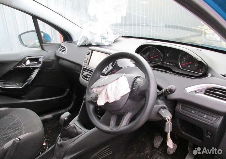Peugeot 208 2014г на запчасти