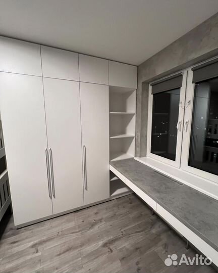 Рабочая зона у окна