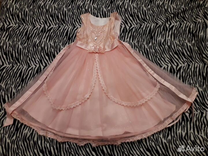 Нарядное платье для девочки 134
