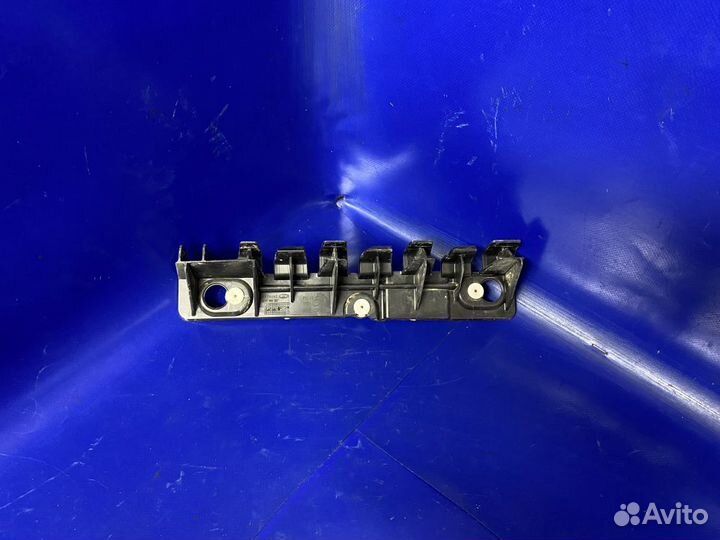 Кронштейн заднего бампера правый Largus Logan