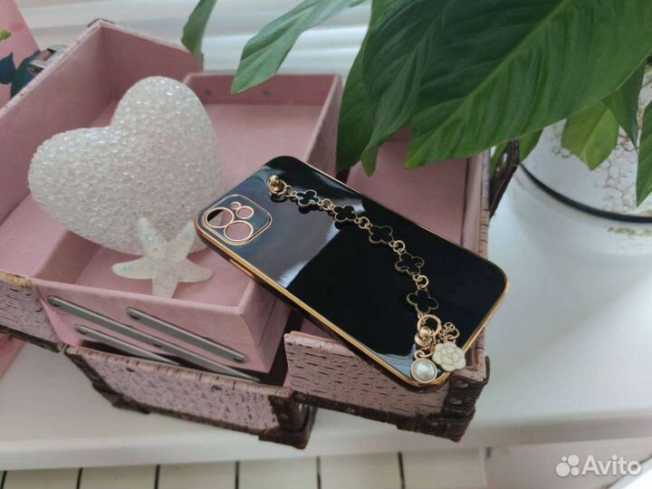 Чехол на iPhone 11