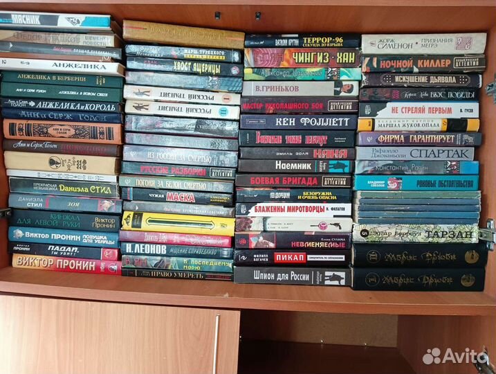 Продаю домашнюю библиотеку