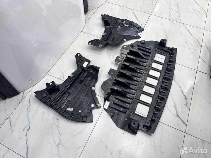 Пыльники переднего бампера Mercedes W222