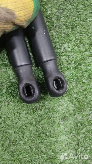 Амортизатор капота Land Rover Freelander 2 2008