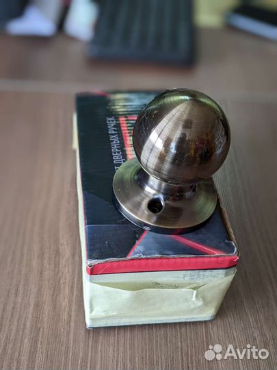 Замок врезной,дверные ручки и доводчик