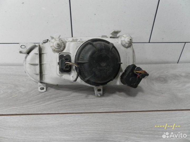 Фара правая Volkswagen Golf 3