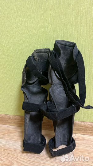 Наколенники dainese