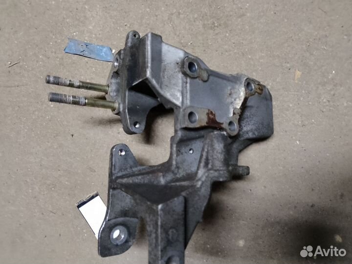 Кронштейн гура lancer 9