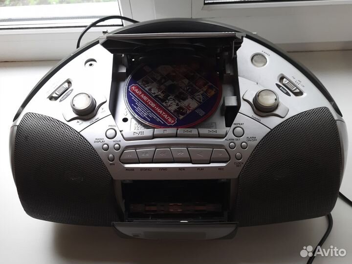 Магритофон Hyundai H-1404