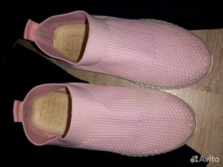 Спортивный костюм 7-9 лет+кроссовки 31,5