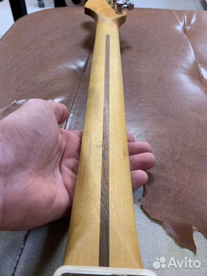 Электрогитара Fender Stratocaster squier series