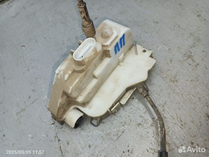 Замок двери передний правый Renault Megane K4M