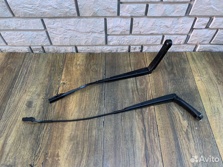 Skoda Kodiaq Поводок стеклоочистителя передний