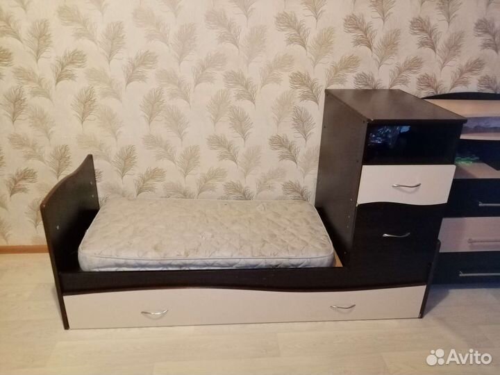 Комплект мебели в детскую, кровать - трансформер