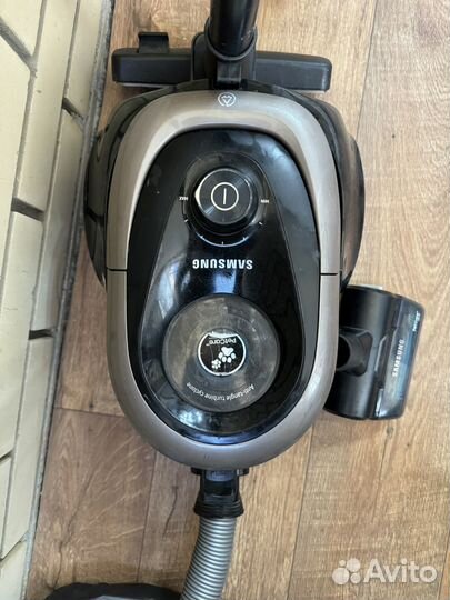 Пылесос Samsung SC18N21NVD