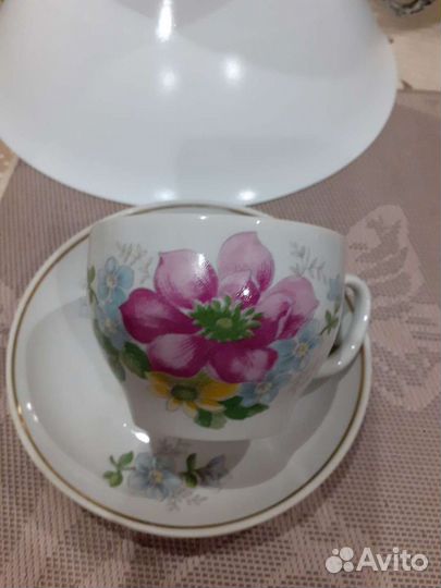 Фарворовые чашечки с блюдцами