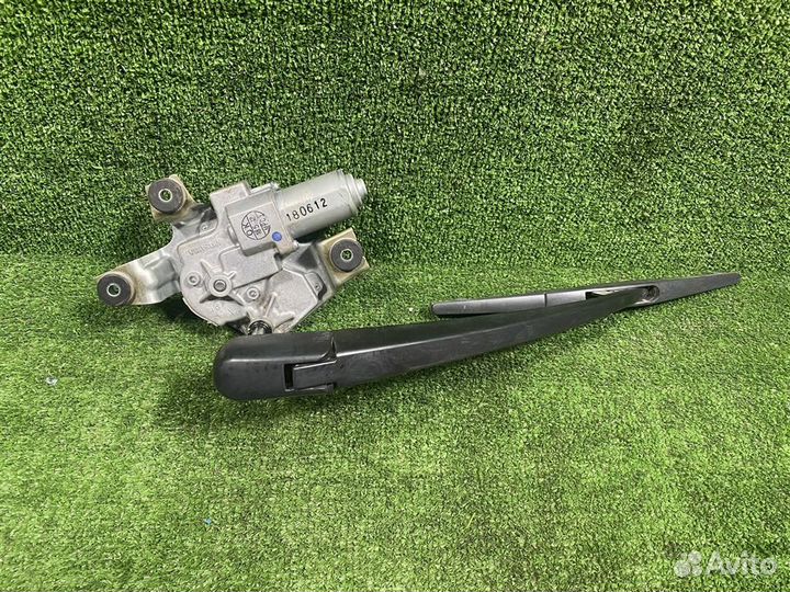 Моторчик стеклоочистителя задний Mitsubishi Paj