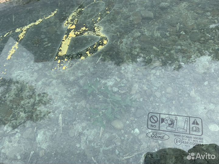 Стекло двери передней левой Ford Focus 2