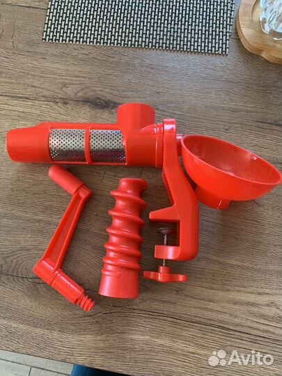 Соковыжималка шнековая ручная