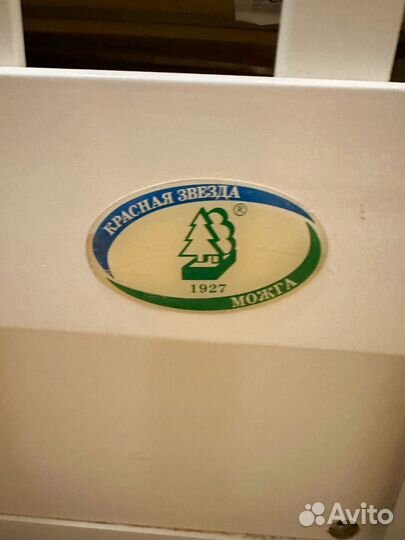 Детская кроватка с продольным маятником