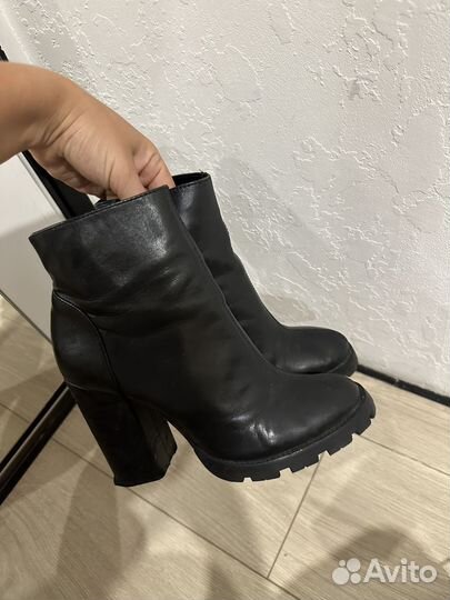 Ботильоны Schutz 38