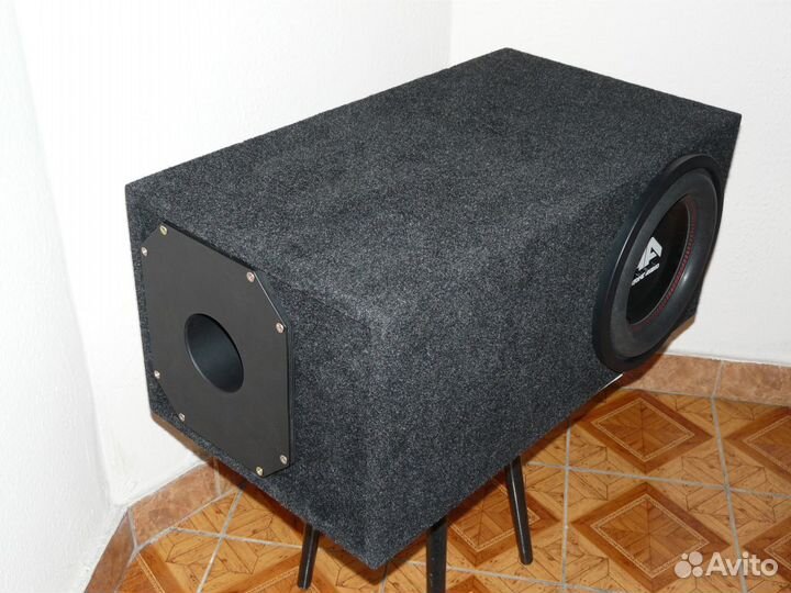 Сабвуфер автомобильный фазоинверторного типа