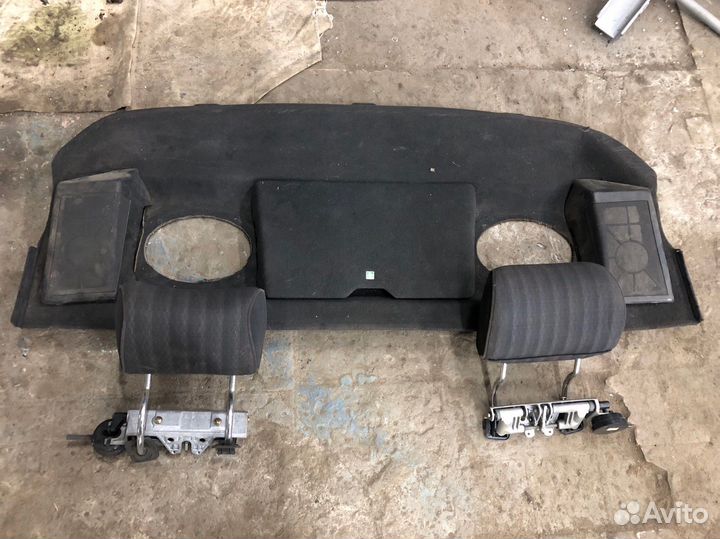 Задняя полка с подголовниками mercedes 124