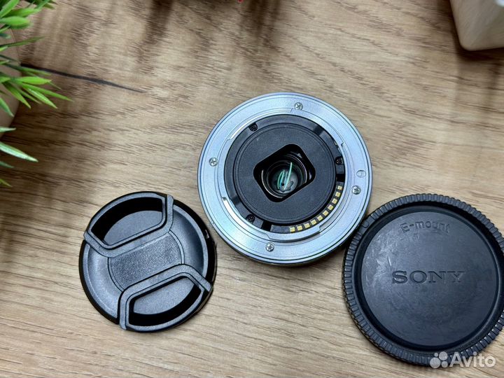 Sony e sel16f28 16 mm f/2.8