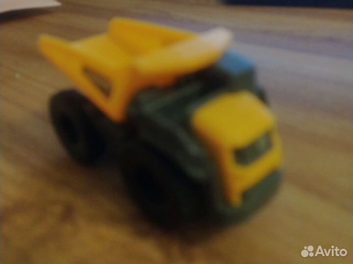 Игрушка самосвал