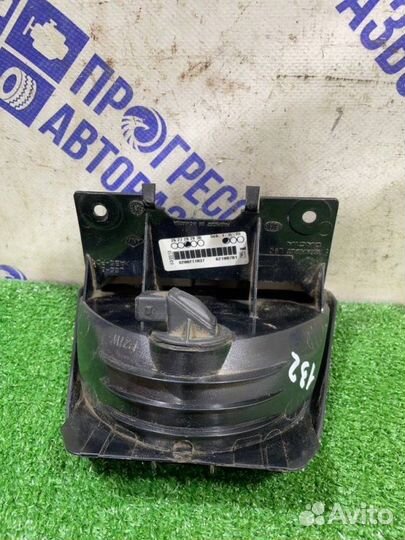 Стоп-сигнал Renault Logan седан 1.4 K7JA710 2013