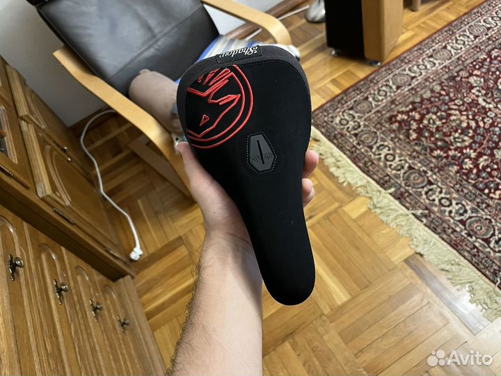 BMX Седло Shadow Crow Slim Pivotal черно-красное