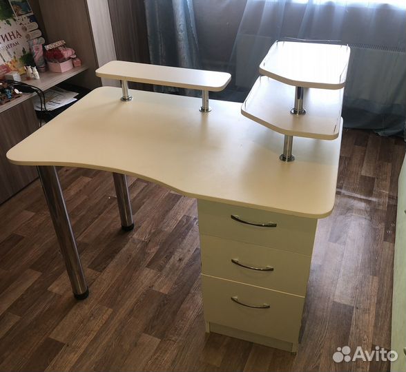 Столик для маникюра