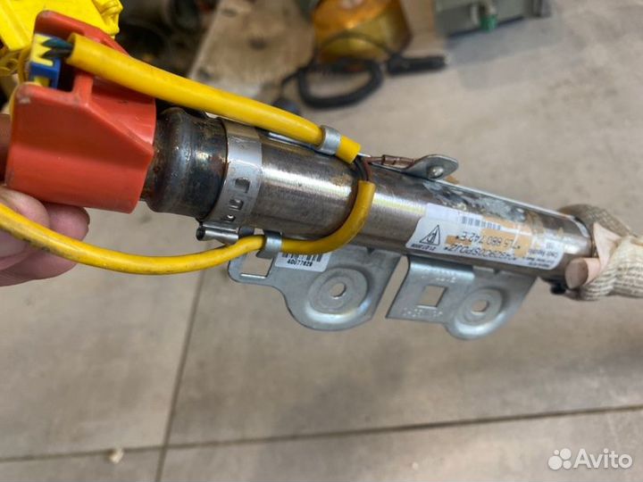 Шторка безопасности правая Porsche Cayenne 955