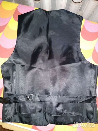 Жилет на мальчика 6-7 лет