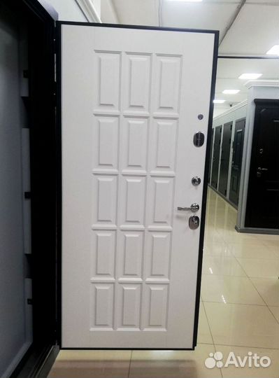 Входная дверь