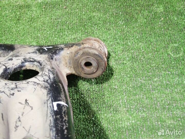 Рычаг передний левый Skoda Yeti