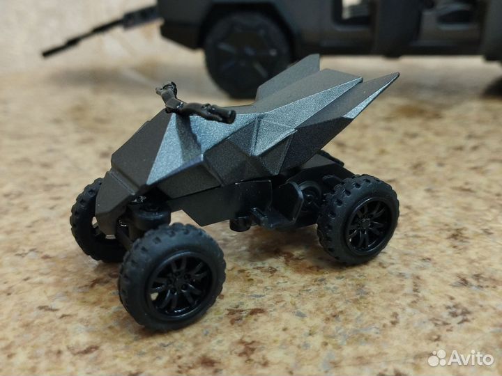 Tesla cybertruck с квадроциклом в масштабе 1:32