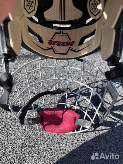 Хоккейный шлем