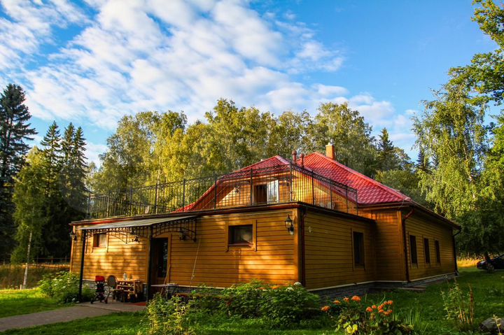 Коттедж 470 м² на участке 12 га