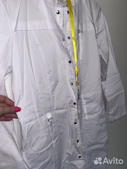 Белый медицинский халат